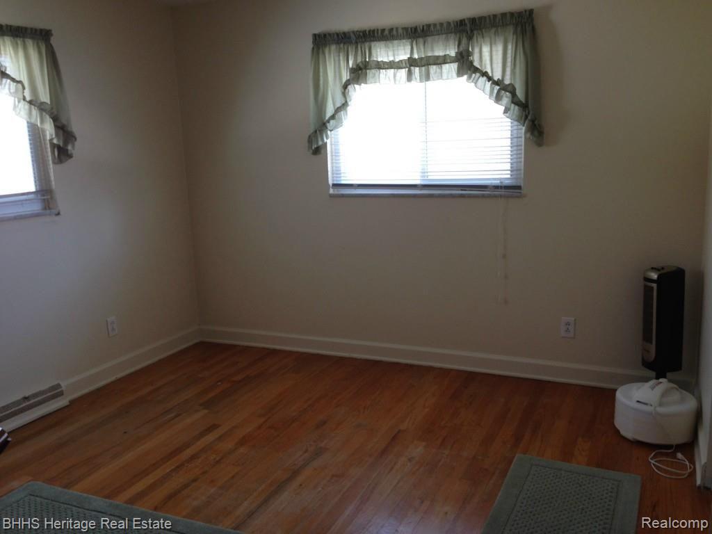 7351 Cowell Road Brighton, MI 48116 - Photo 10 of 16 Bedroom 3