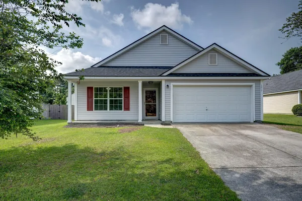 $289,000 | 1017 Golden Aspen Drive, Moncks Corner, SC 29461