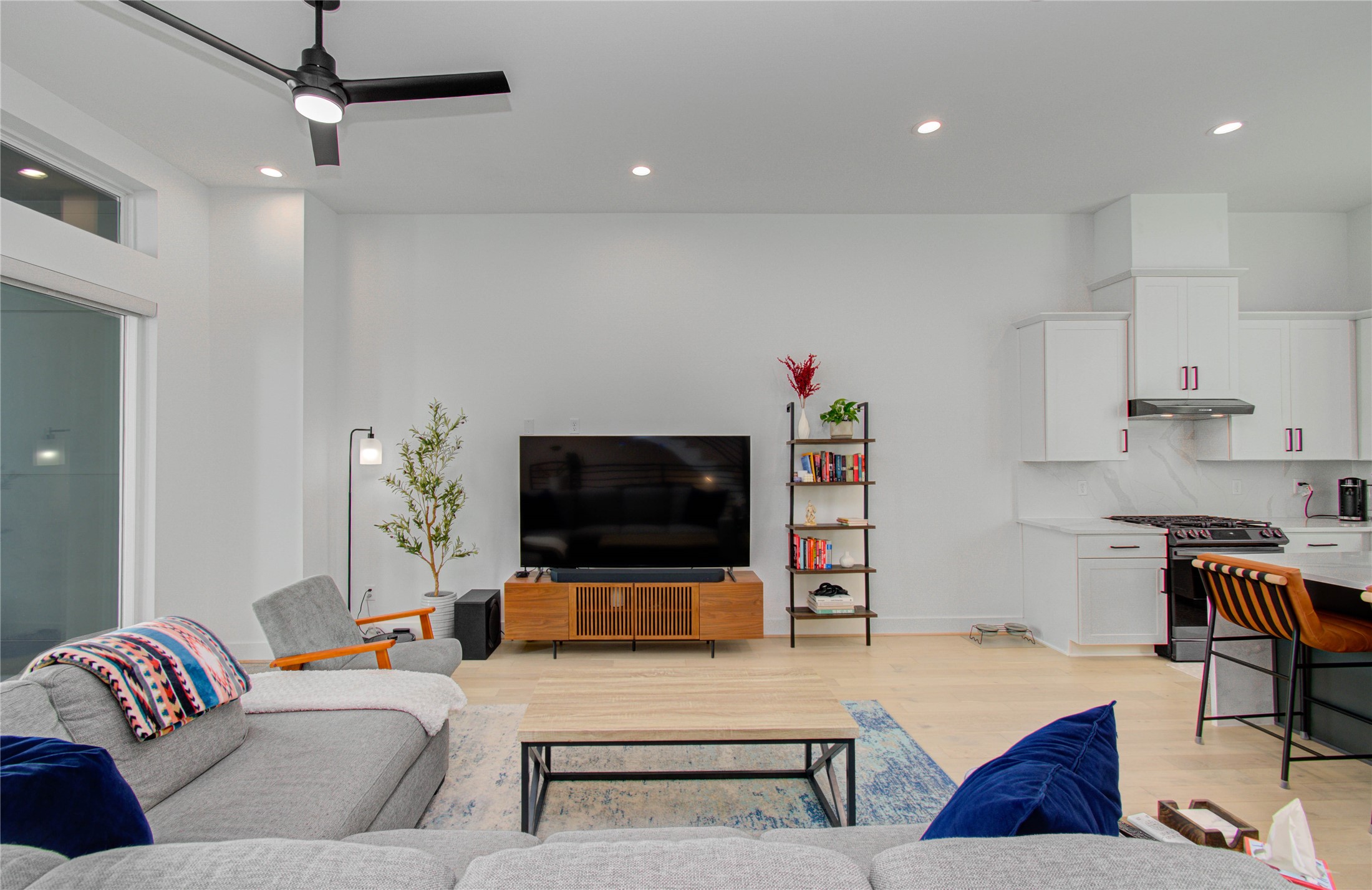 3032 Lamar Street Houston, TX 77003 - Photo 15 of 37 a living room with furniture and a flat screen tv