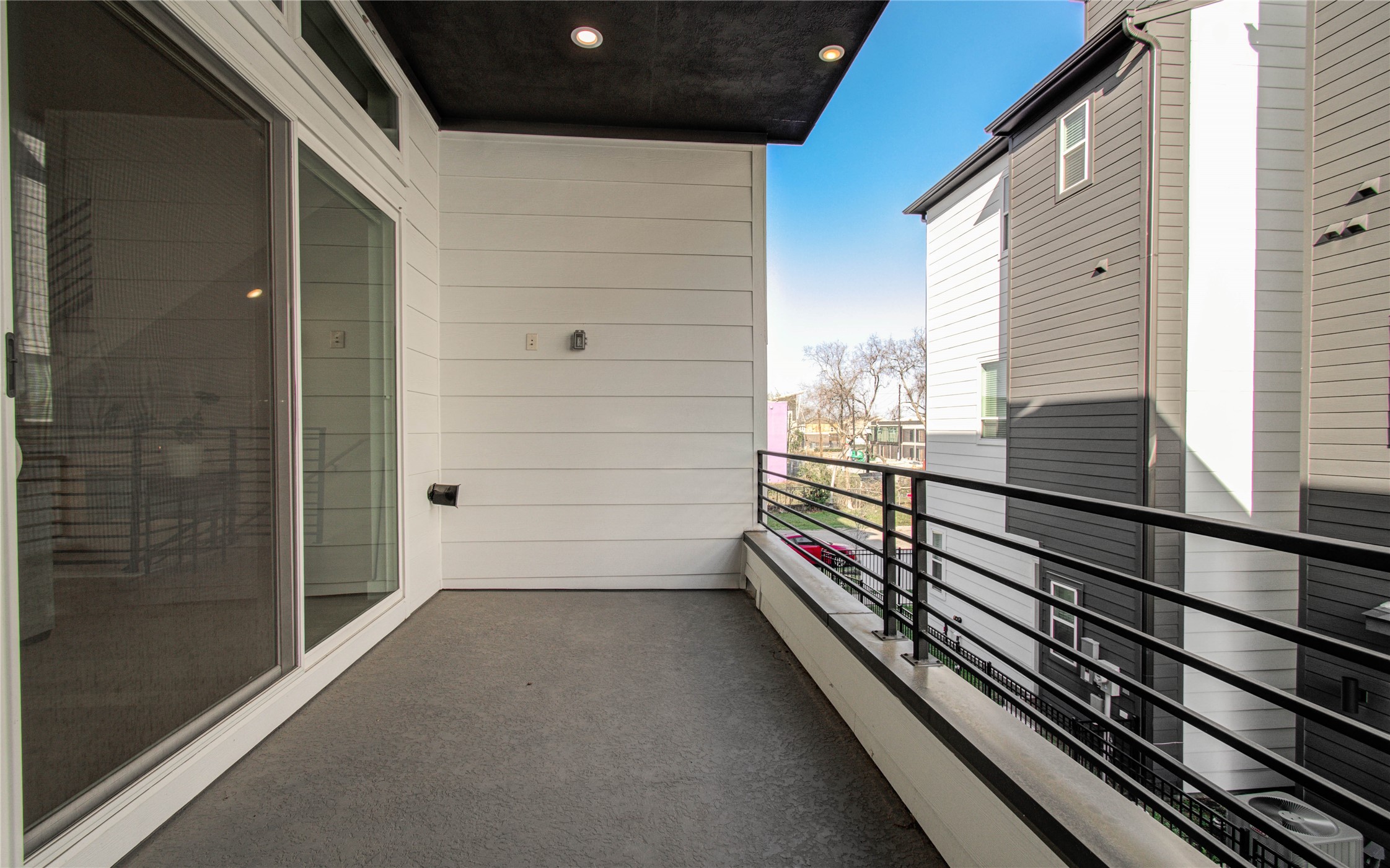 3032 Lamar Street Houston, TX 77003 - Photo 22 of 37 a view of a balcony with wooden floor