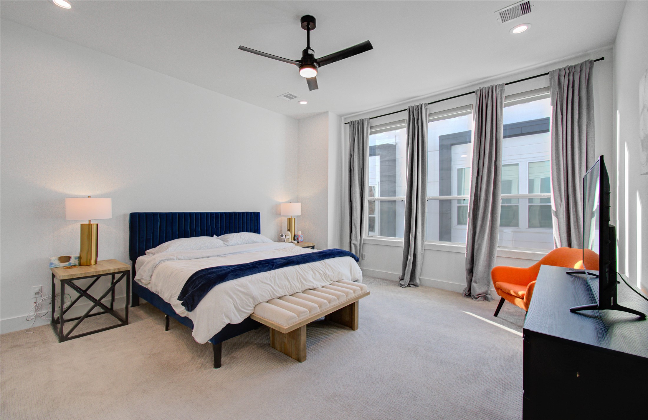 3032 Lamar Street Houston, TX 77003 - Photo 29 of 37 a spacious bedroom with a bed and a chandelier