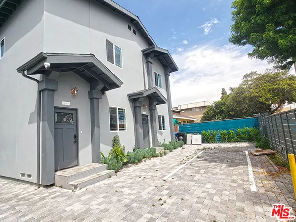 $3,400 | 413 North Harvard Boulevard, Unit 413, Los Angeles, CA 90004