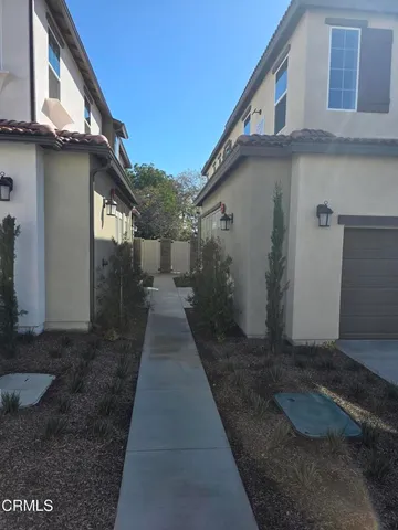 a view of a back yard of the house