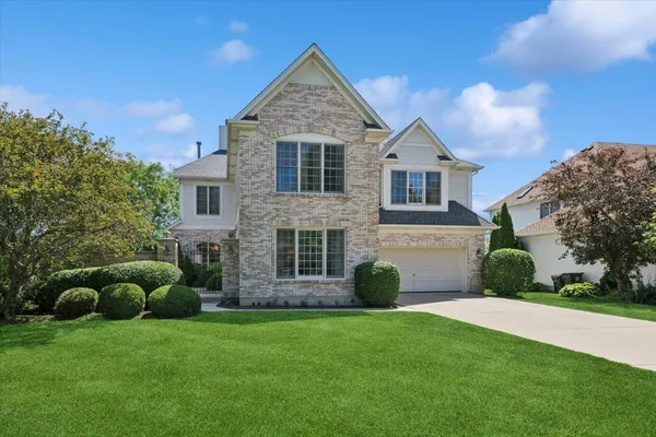 $679,900 | 527 Mallard Point Drive, North Aurora, IL 60542