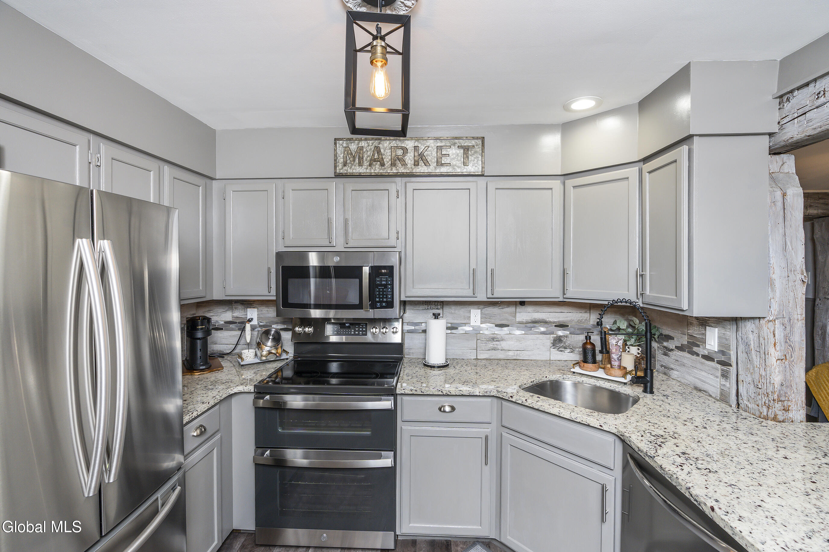 1094 Roberta Road Schenectady, NY 12303 - Photo 23 of 47 041-1094-Roberta-Rd