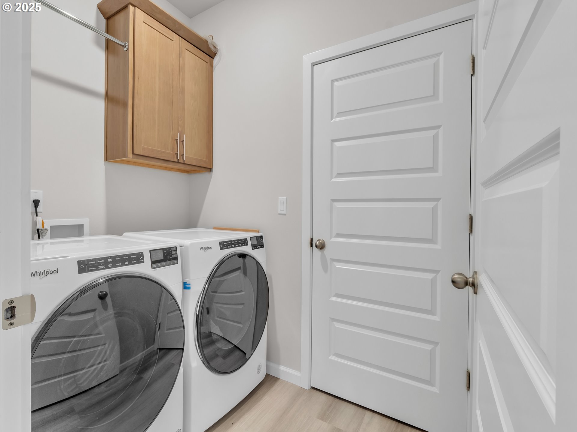 893 East Cleveland Street Carlton, OR 97111 - Photo 11 of 19 a utility room with dryer and washer
