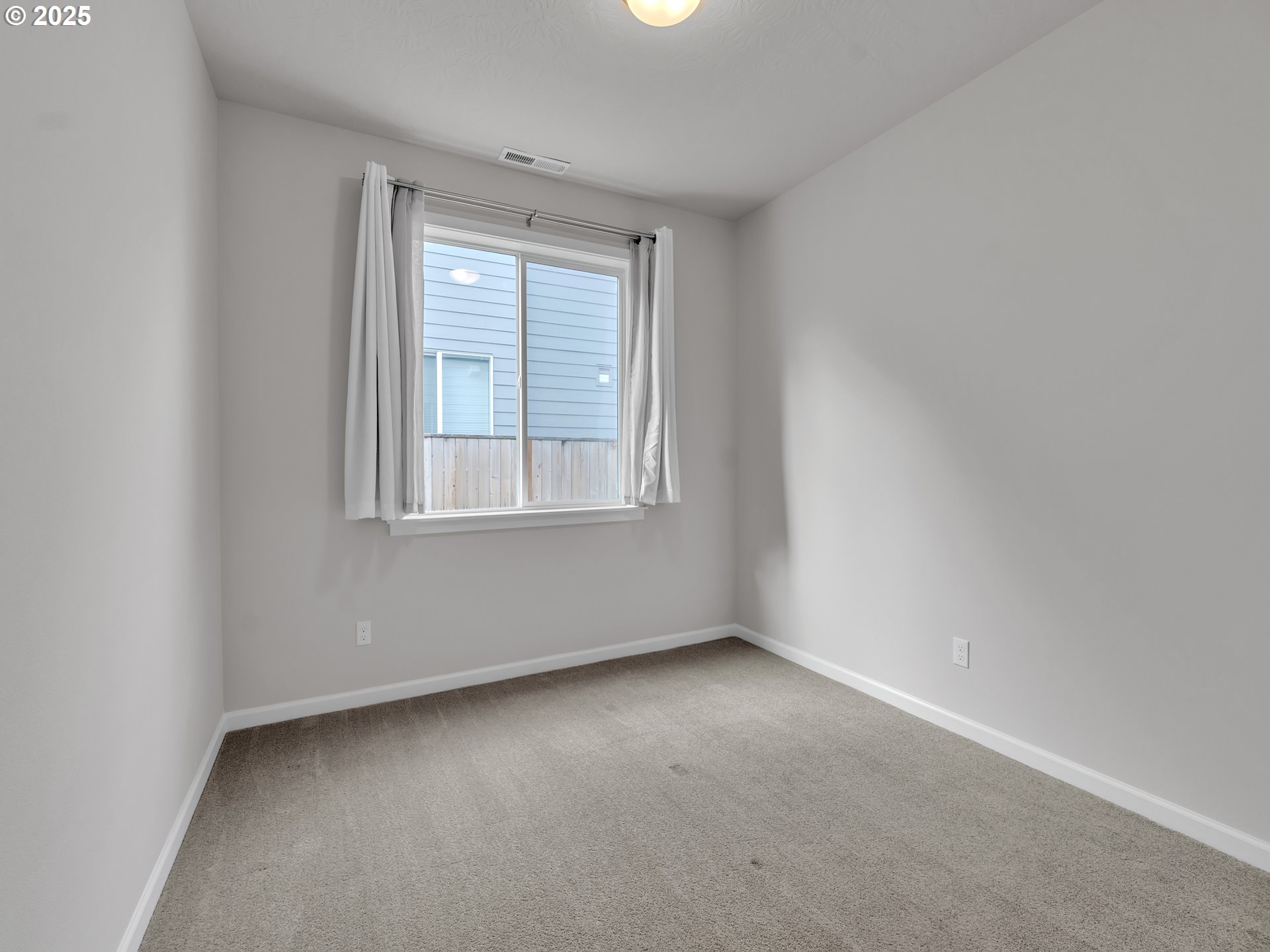 893 East Cleveland Street Carlton, OR 97111 - Photo 16 of 19 an empty room with a window