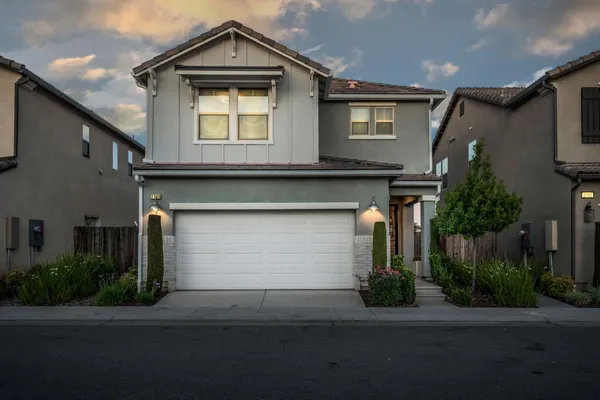 $399,000 | 2760 North Sophie Drive, Fresno, CA 93727