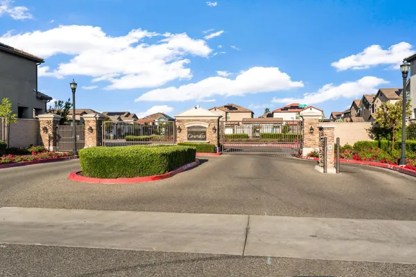 $399,000 | 2760 North Sophie Drive, Fresno, CA 93727