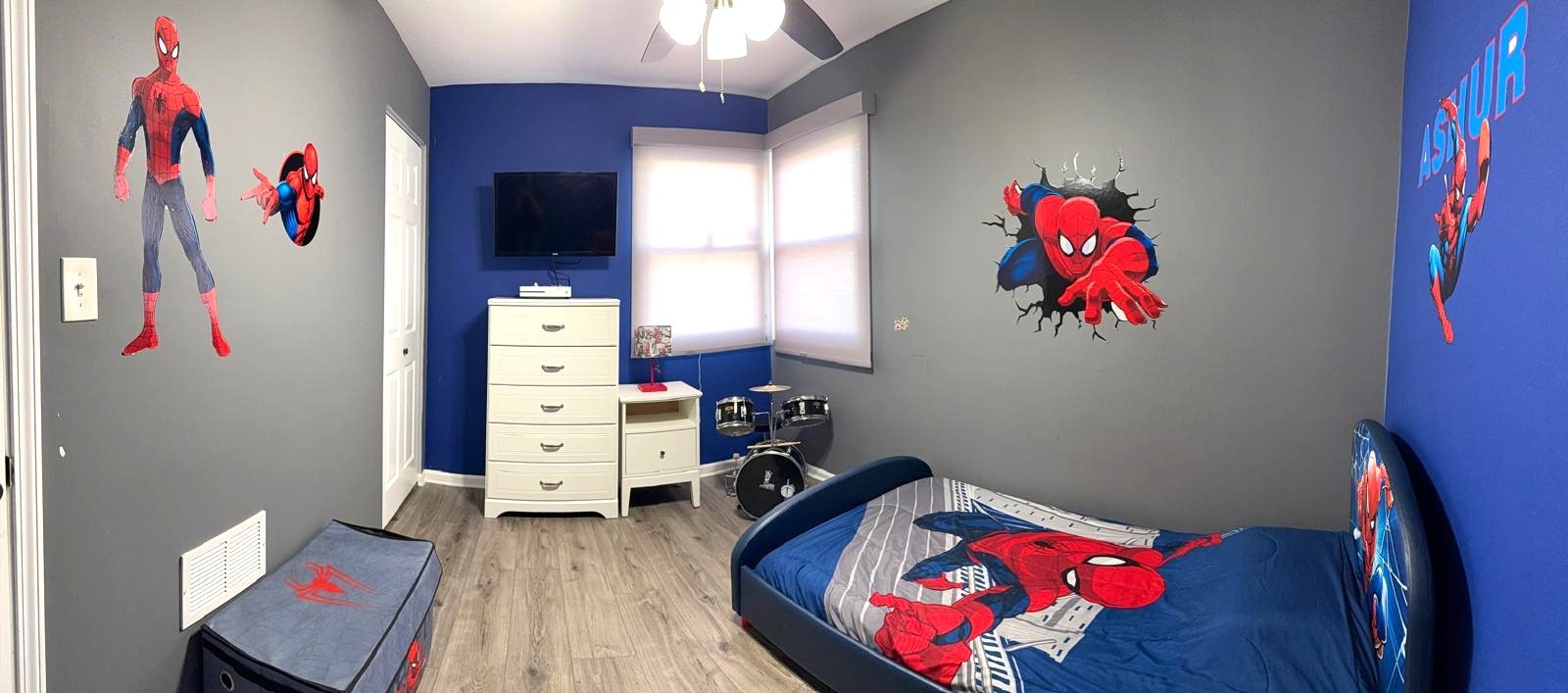 8001 North Elmore Street Niles, IL 60714 - Photo 20 of 34 a bed room with a bed and a couch