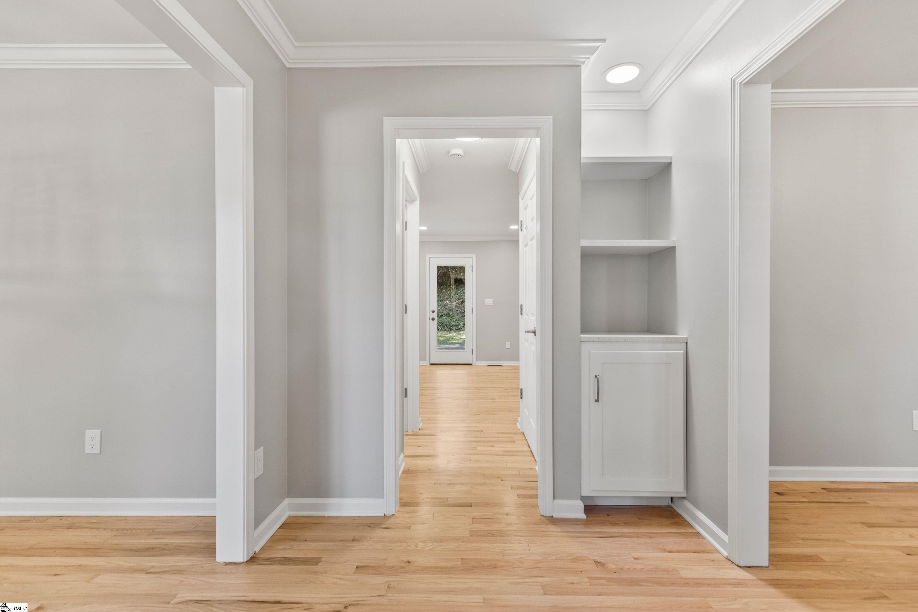 413 West Faris Road Greenville, SC 29605 - Photo 4 of 32 Gallery Image 4
