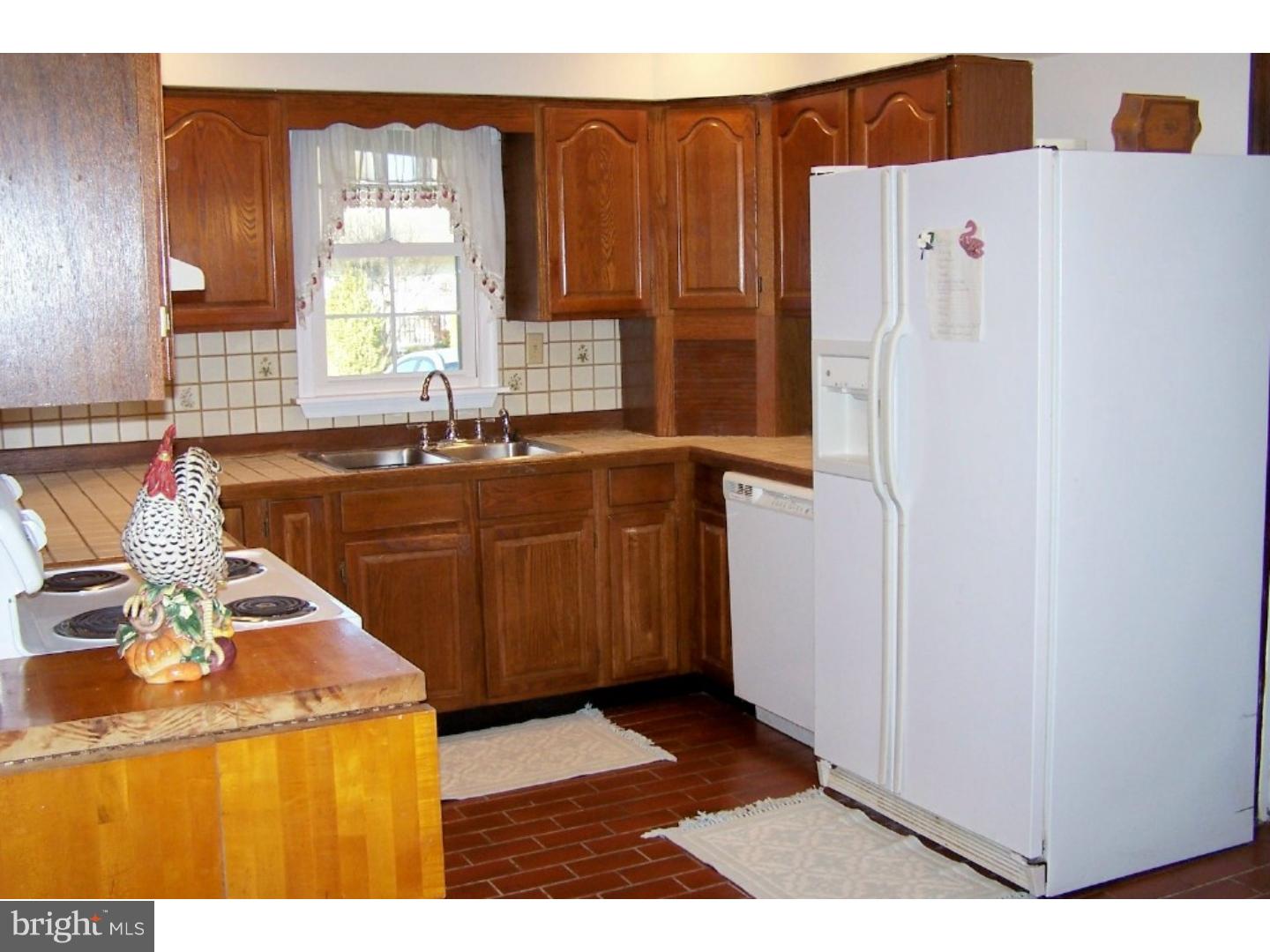 812 Dunbury Road Fairless Hills, PA 19030 - Photo 4 of 19 Kitchen