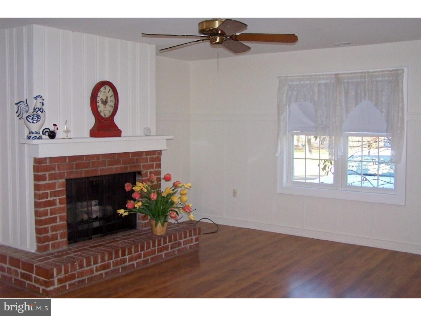 812 Dunbury Road Fairless Hills, PA 19030 - Photo 9 of 19 Great Room