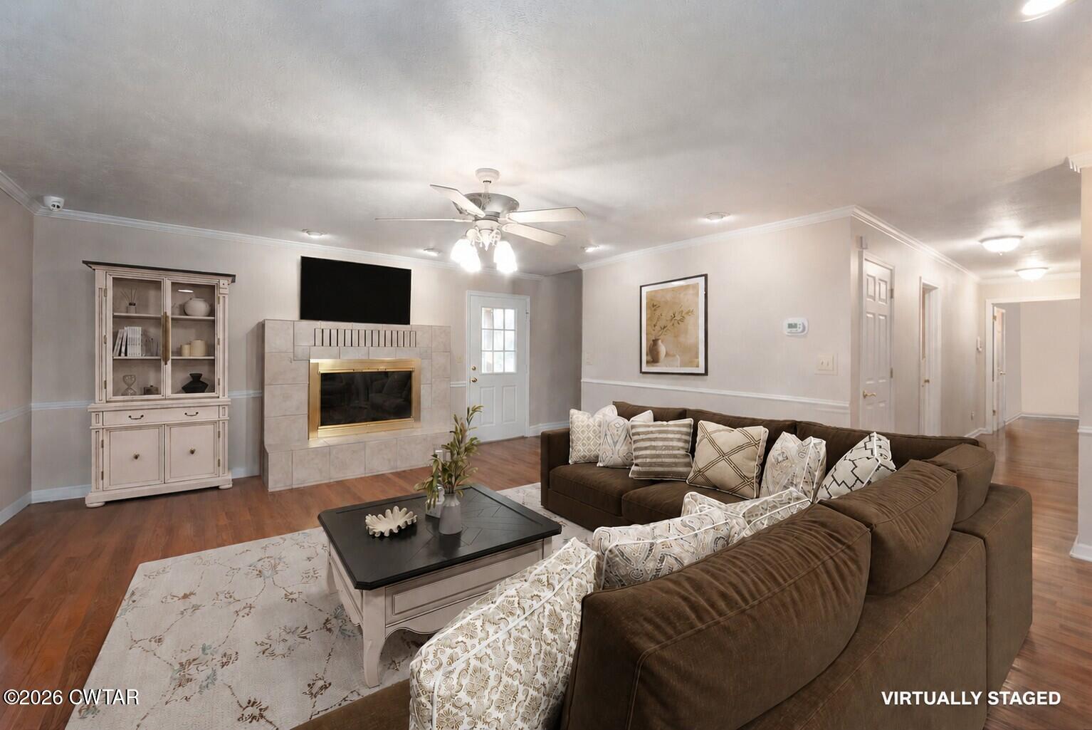 812 Pipkin Road Jackson, TN 38305 - Photo 7 of 49 Living Room 2 Staged