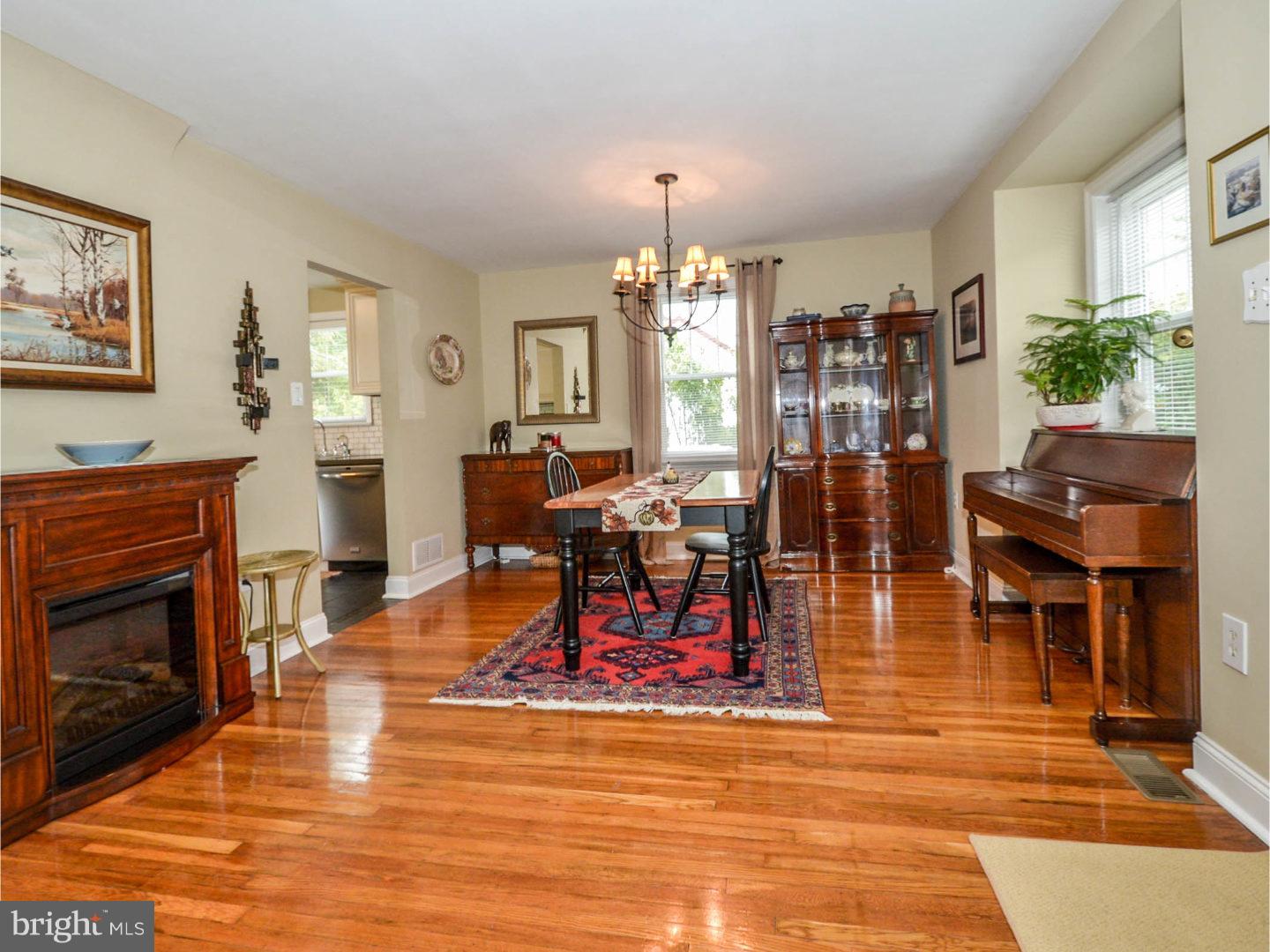311 Clear Spring Road Lansdale, PA 19446 - Photo 6 of 25 Dining Room
