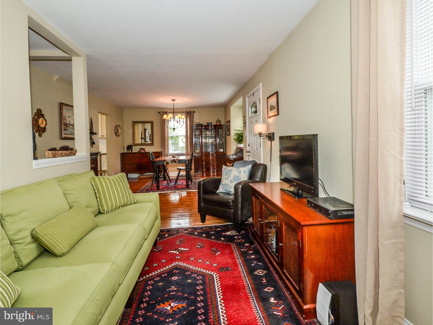 311 Clear Spring Road Lansdale, PA 19446 - Photo 10 of 25 Living Room