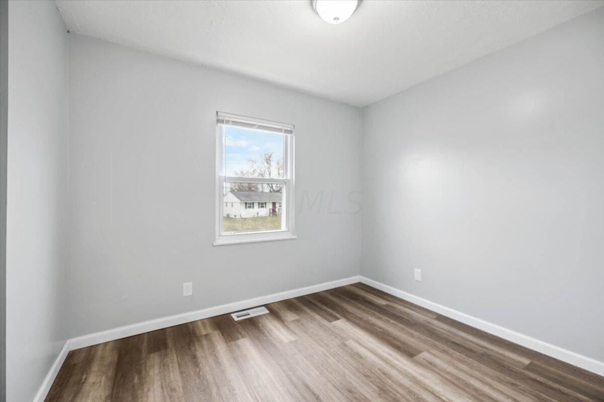 5226 Edgeview Road Columbus, OH 43207 - Photo 13 of 25 11-Bedroom 1-5226 Edgeview Rd -020