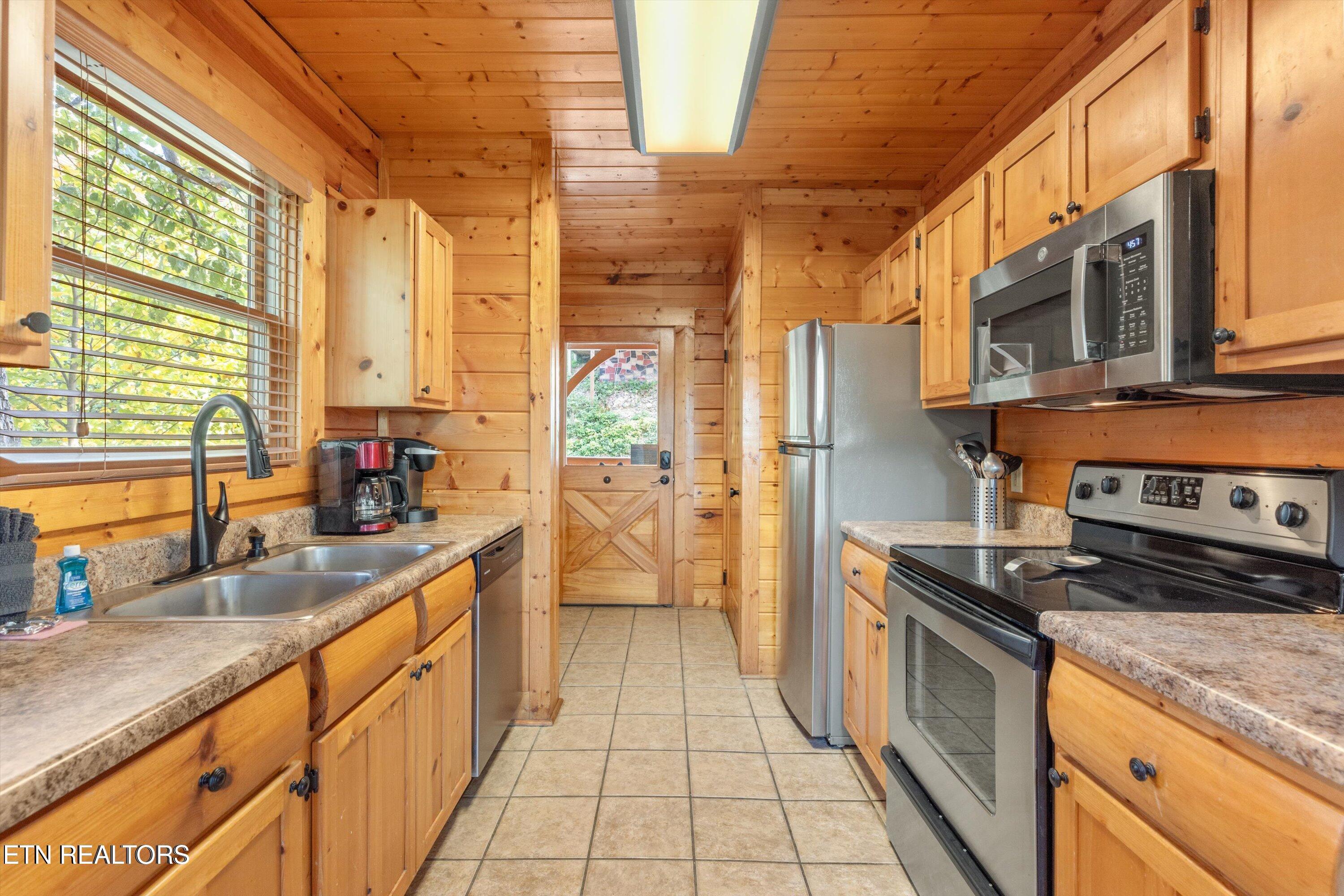 1109 Autumn Path Way Sevierville, TN 37862 - Photo 10 of 44 Kitchen