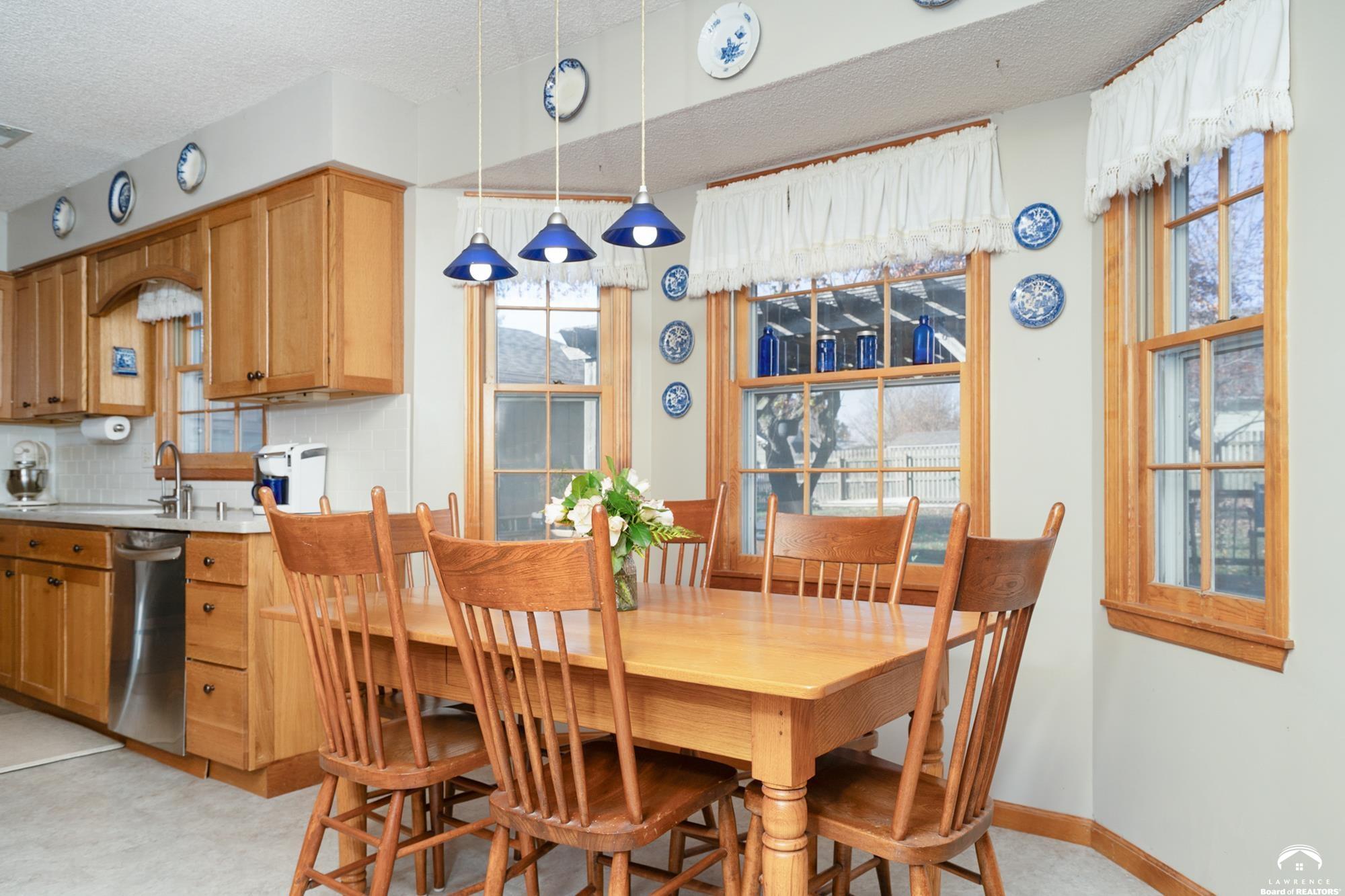 2921 Pebble Lane Lawrence, KS 66047 - Photo 11 of 96