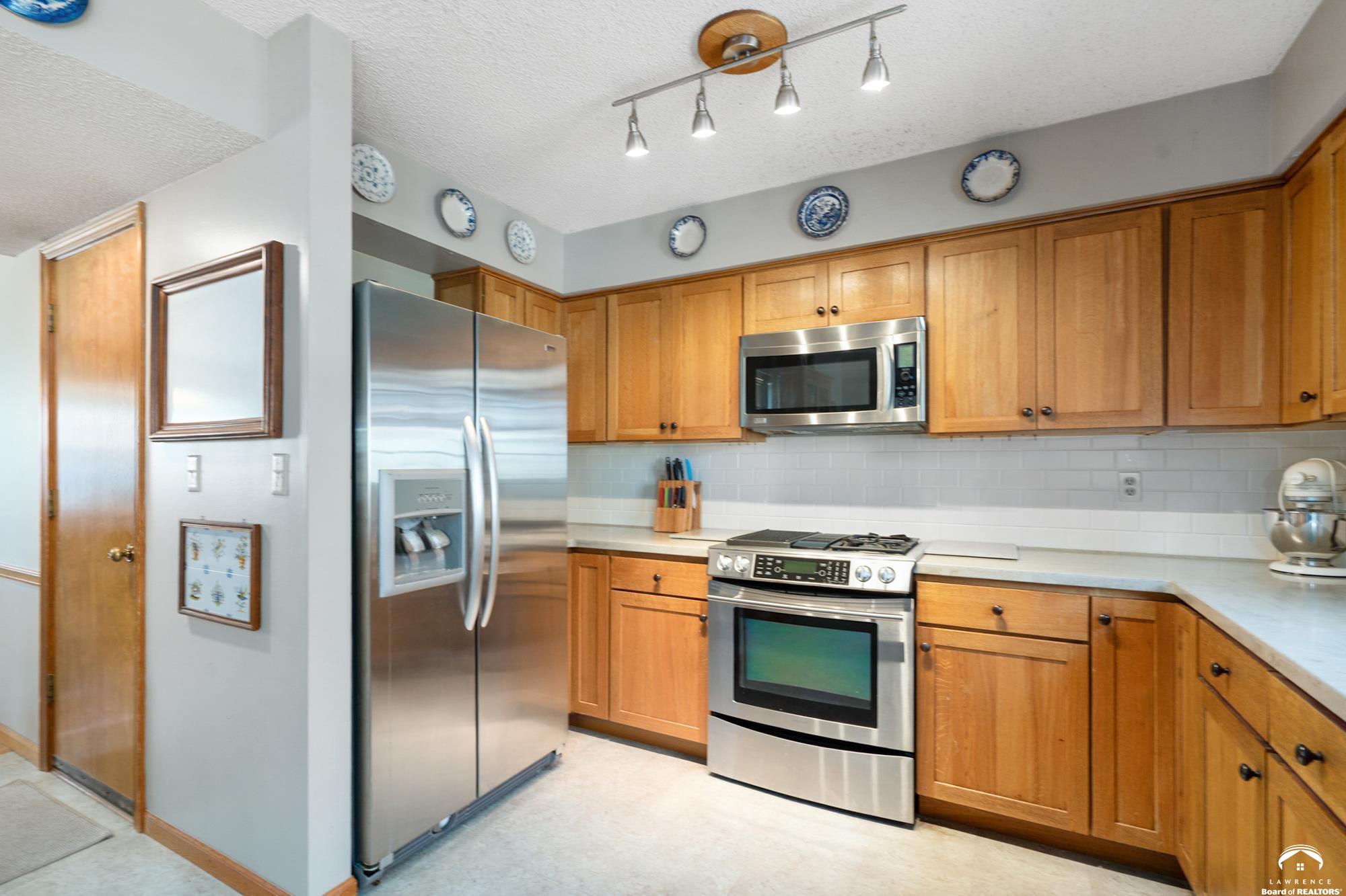 2921 Pebble Lane Lawrence, KS 66047 - Photo 15 of 96