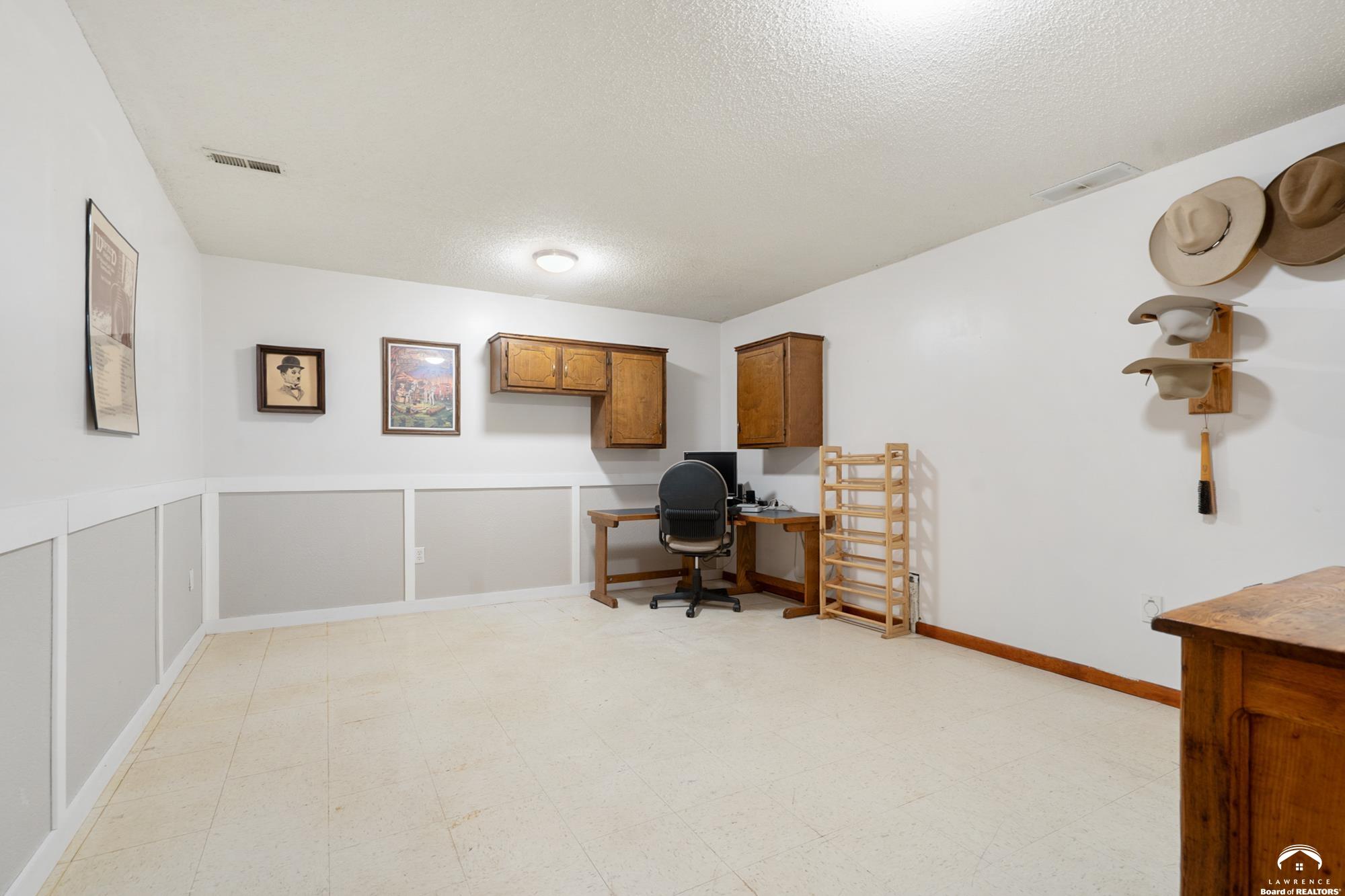 2921 Pebble Lane Lawrence, KS 66047 - Photo 32 of 96