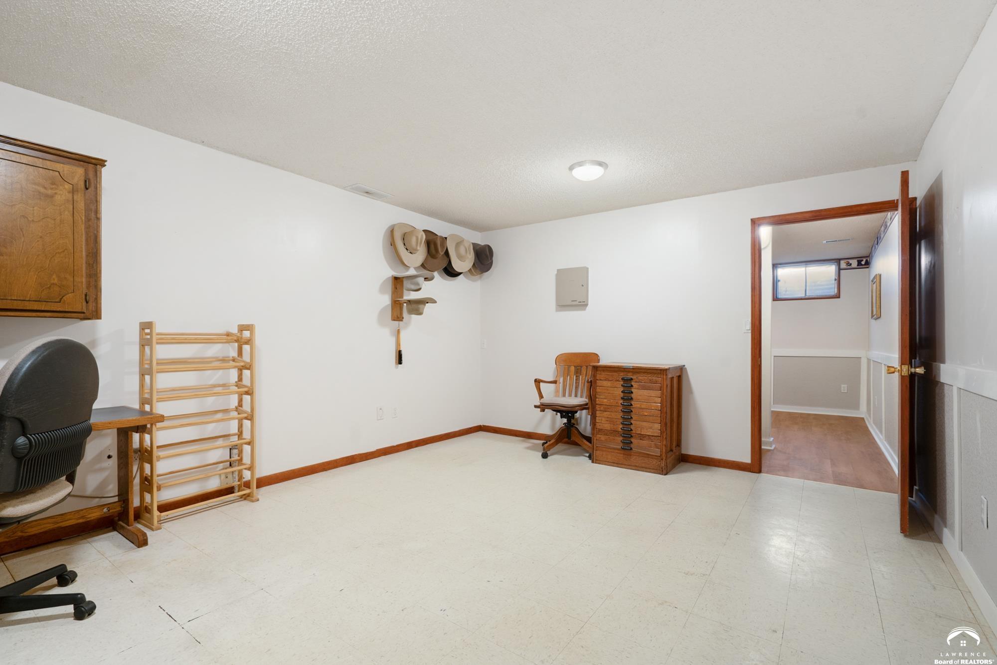 2921 Pebble Lane Lawrence, KS 66047 - Photo 33 of 96