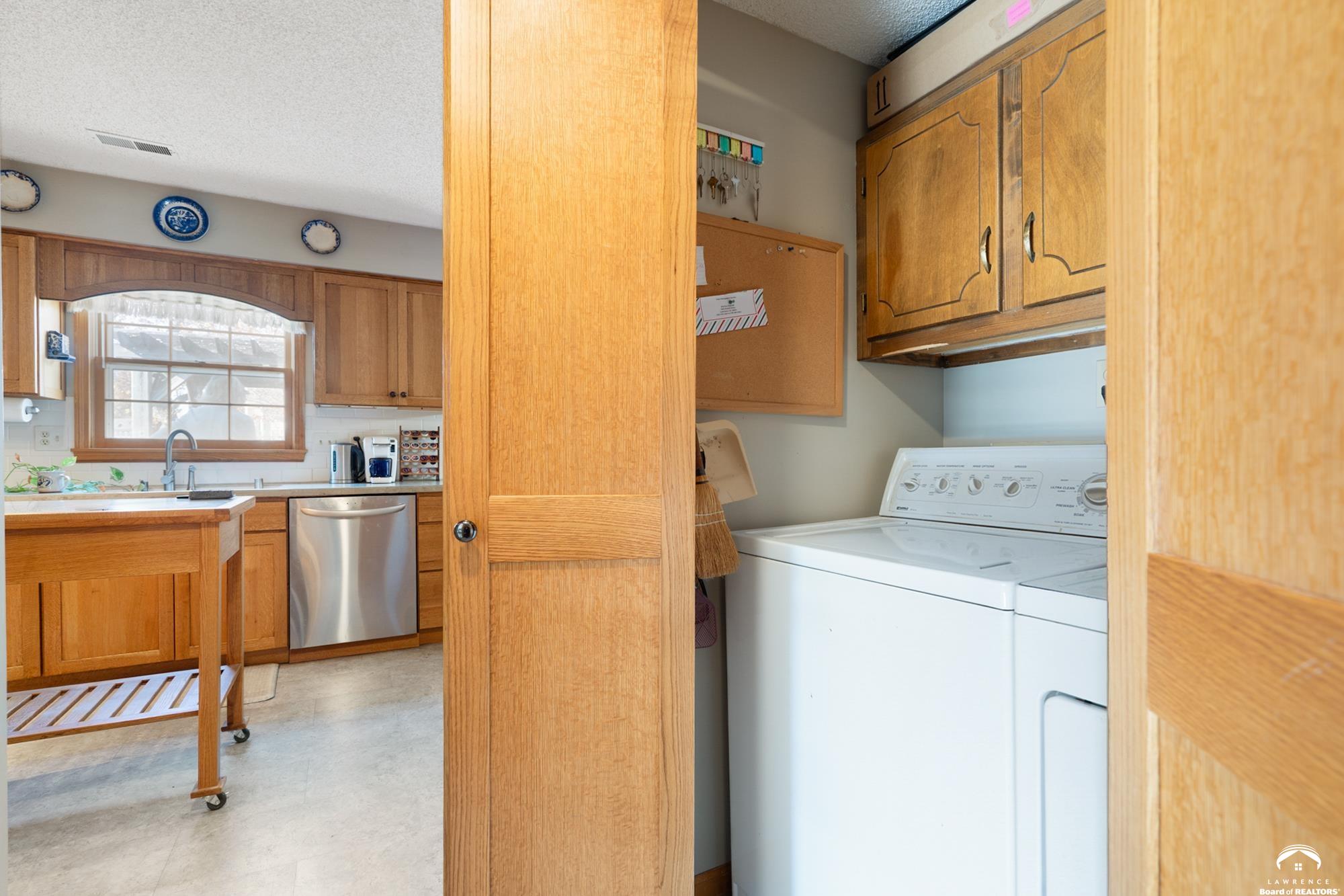 2921 Pebble Lane Lawrence, KS 66047 - Photo 35 of 96