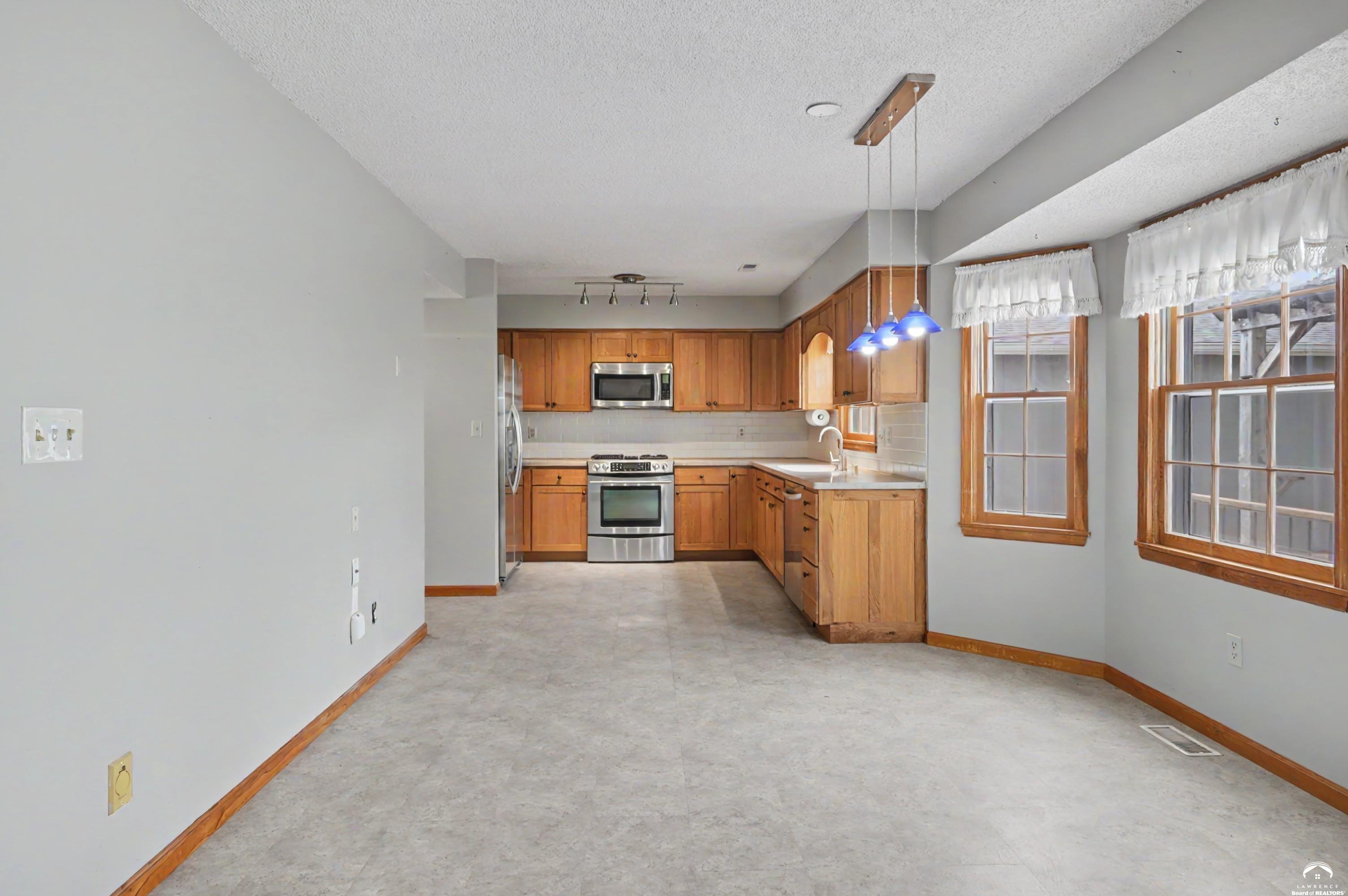 2921 Pebble Lane Lawrence, KS 66047 - Photo 69 of 96