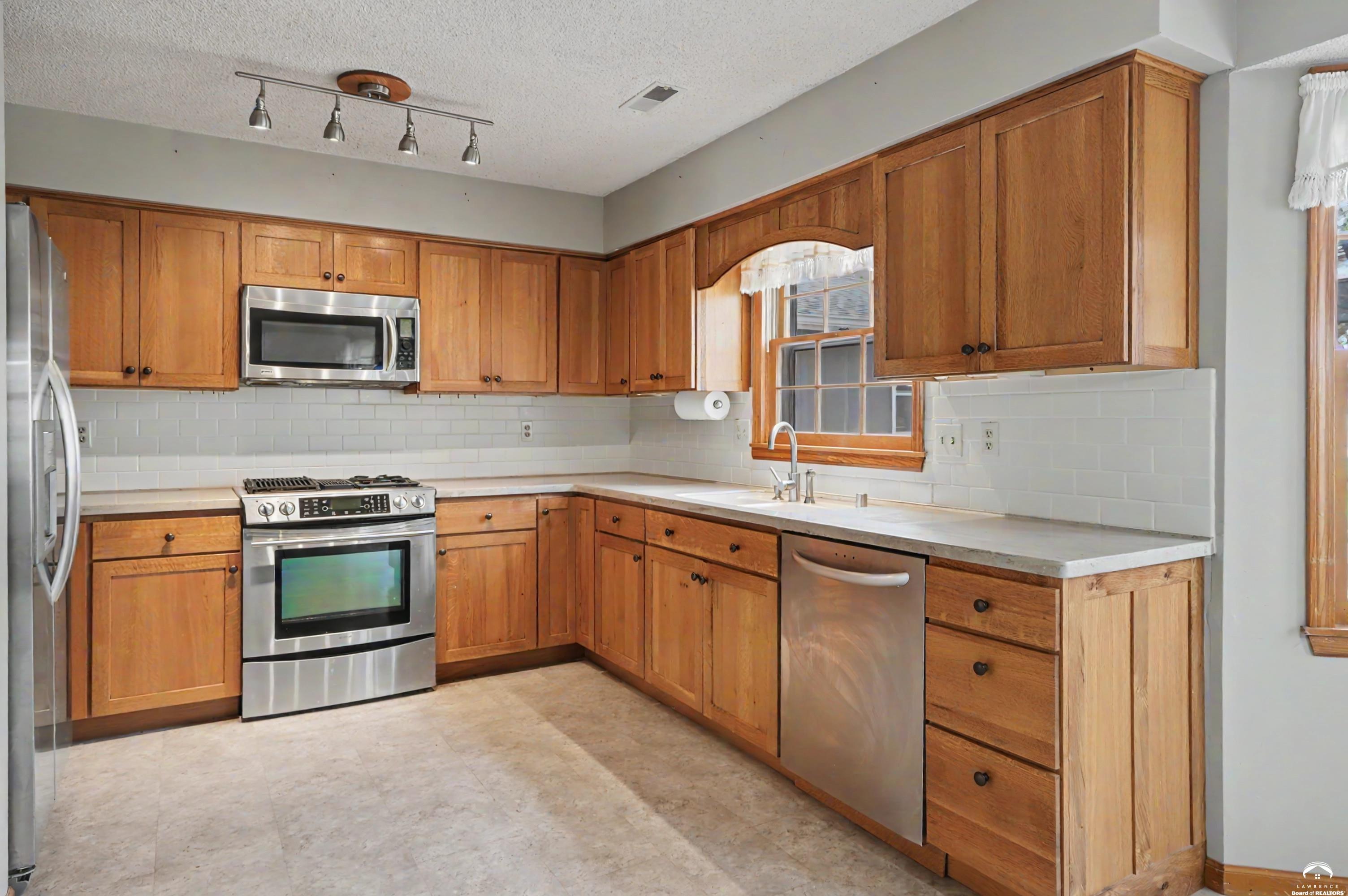 2921 Pebble Lane Lawrence, KS 66047 - Photo 71 of 96