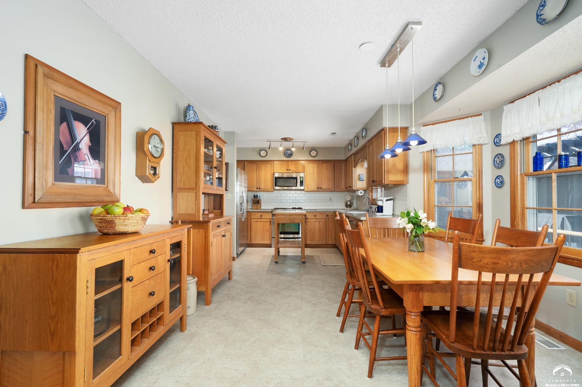 2921 Pebble Lane Lawrence, KS 66047 - Photo 10 of 96