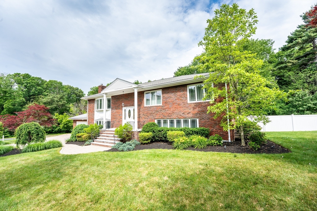 5 Albemarle Road Norwood, MA 02062 - Photo 2 of 32