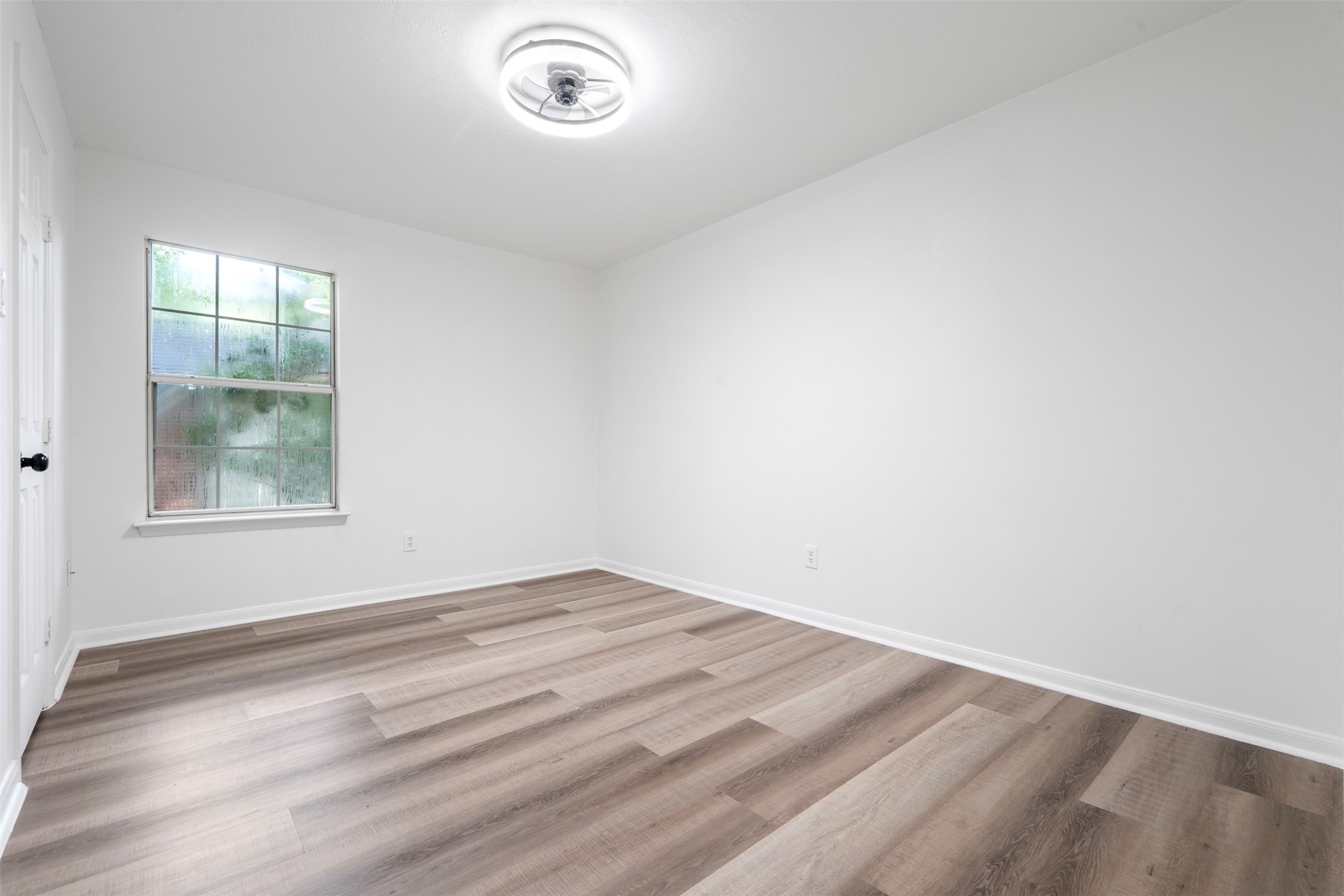 55 Terraglen Drive Spring, TX 77382 - Photo 14 of 33 an empty room with a window