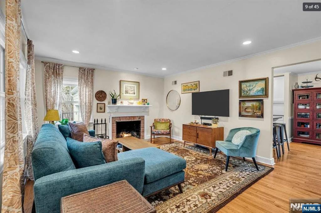 709 Albert Place Ridgewood, NJ 07450 - Photo 3 of 17 Gallery Image 3