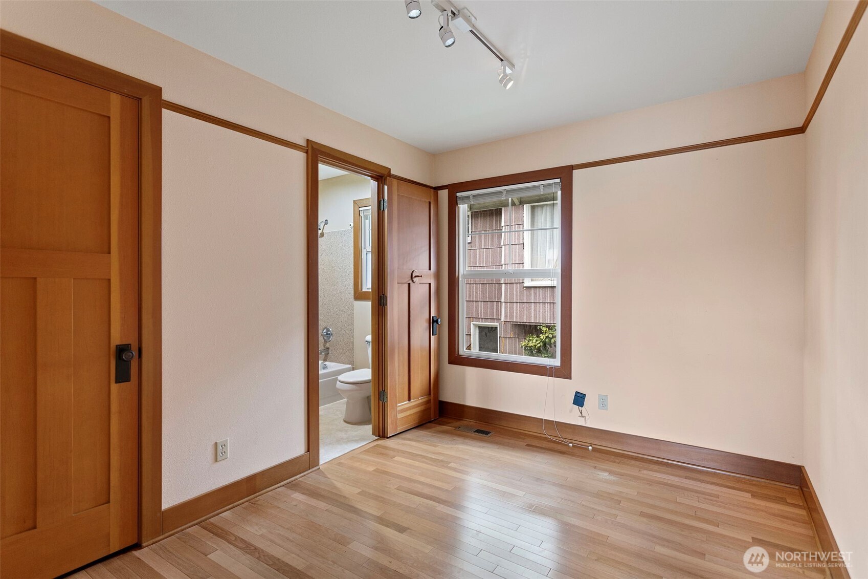 7400 32nd Avenue Northwest Seattle, WA 98117 - Photo 13 of 25