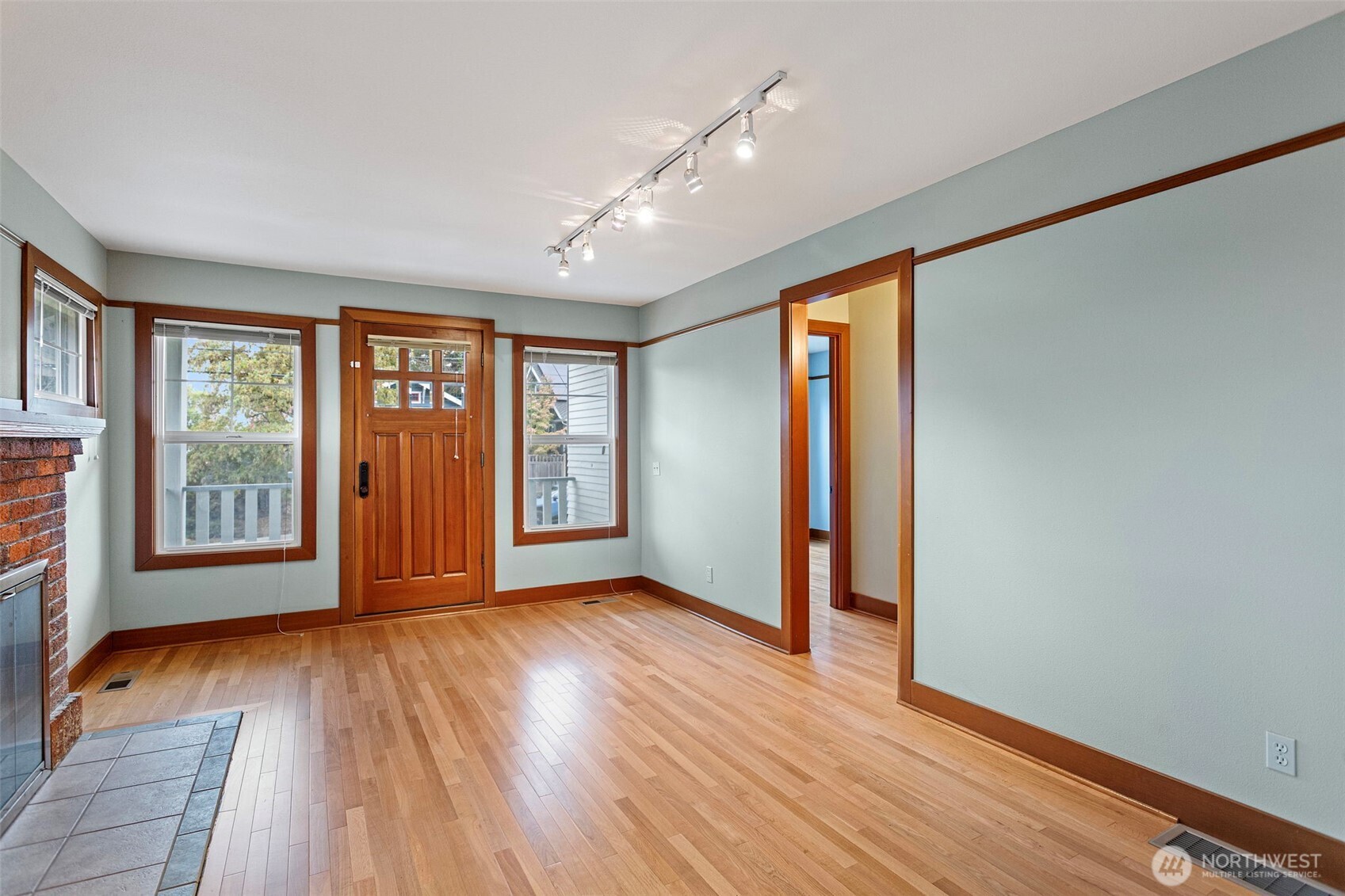 7400 32nd Avenue Northwest Seattle, WA 98117 - Photo 7 of 25