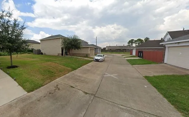 a view of outdoor space yard and porch