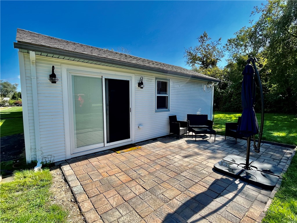 27 South Shore Road Little Compton, RI 02837 - Photo 2 of 22