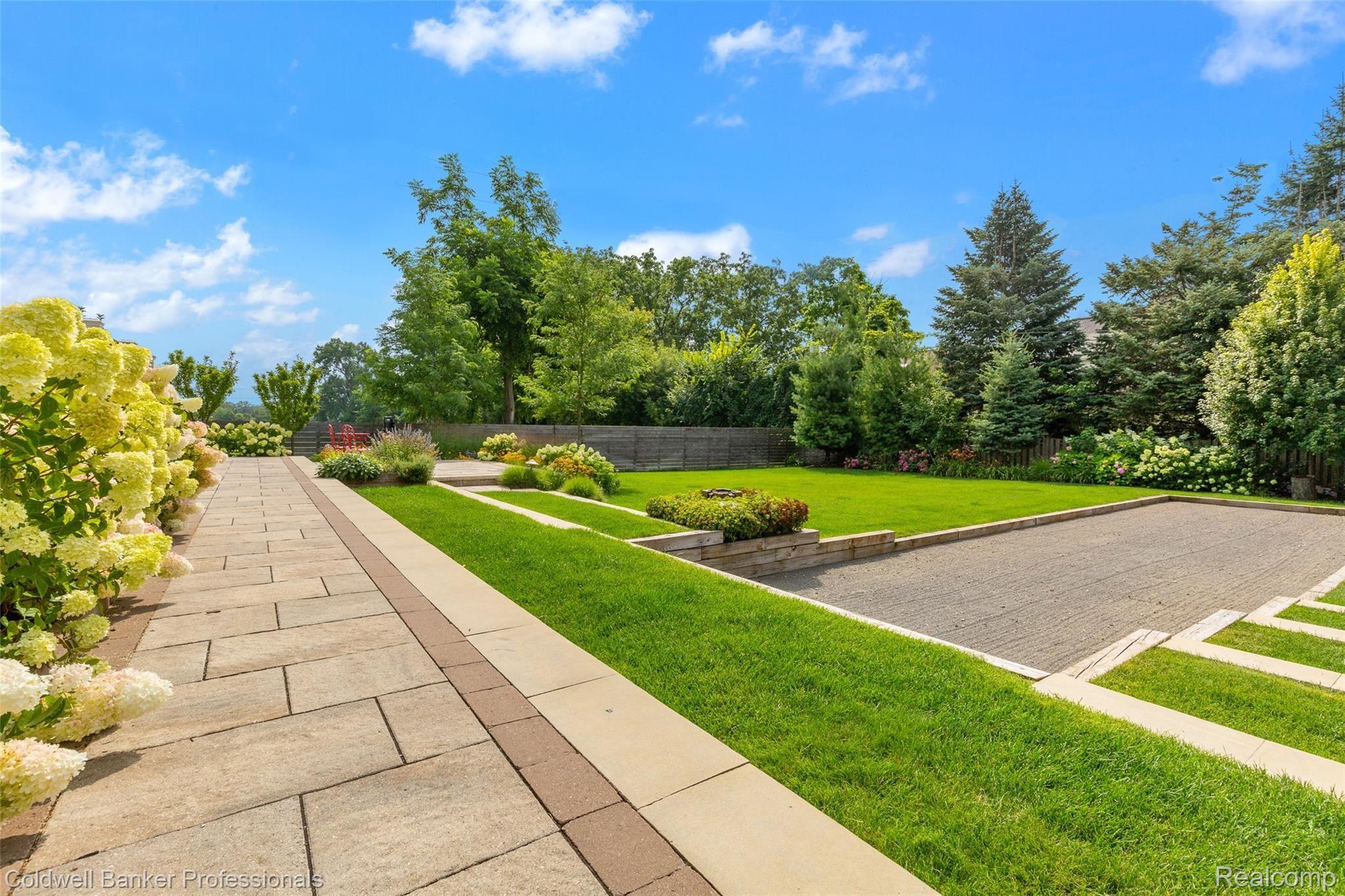 1210 Manchester Road Birmingham, MI 48009 - Photo 48 of 51 Manicured and perfection