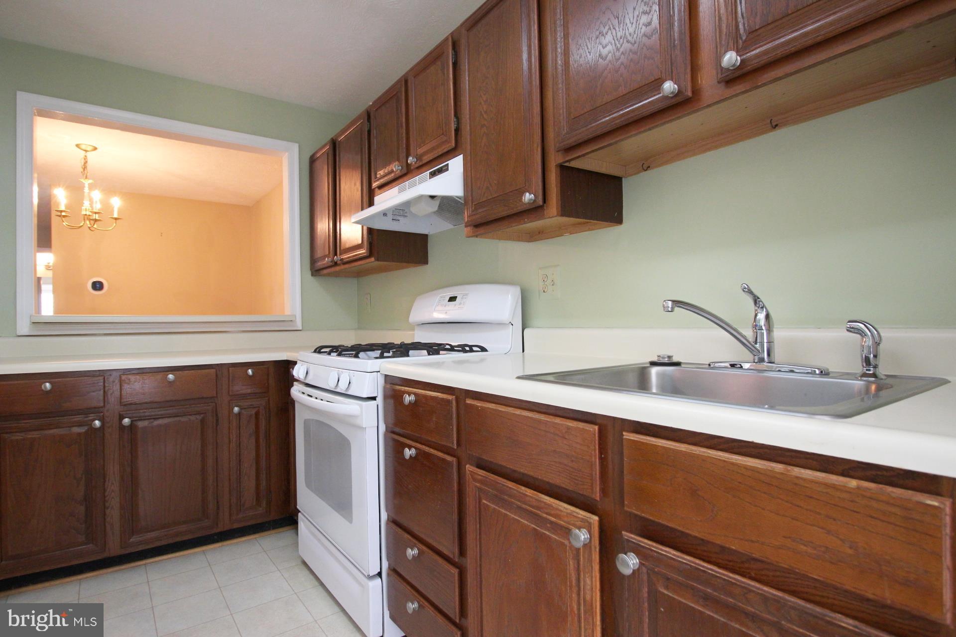 10118 Oakton Terrace Road, Unit 10118 Oakton, VA 22124 - Photo 7 of 27