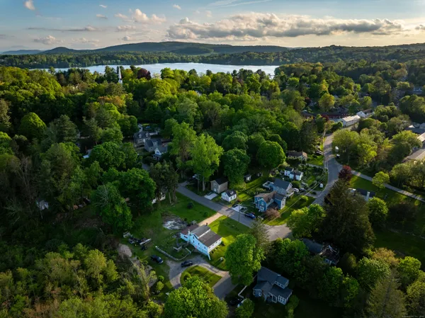 $550,000 | 2 Perry Street, Salisbury, CT 06039