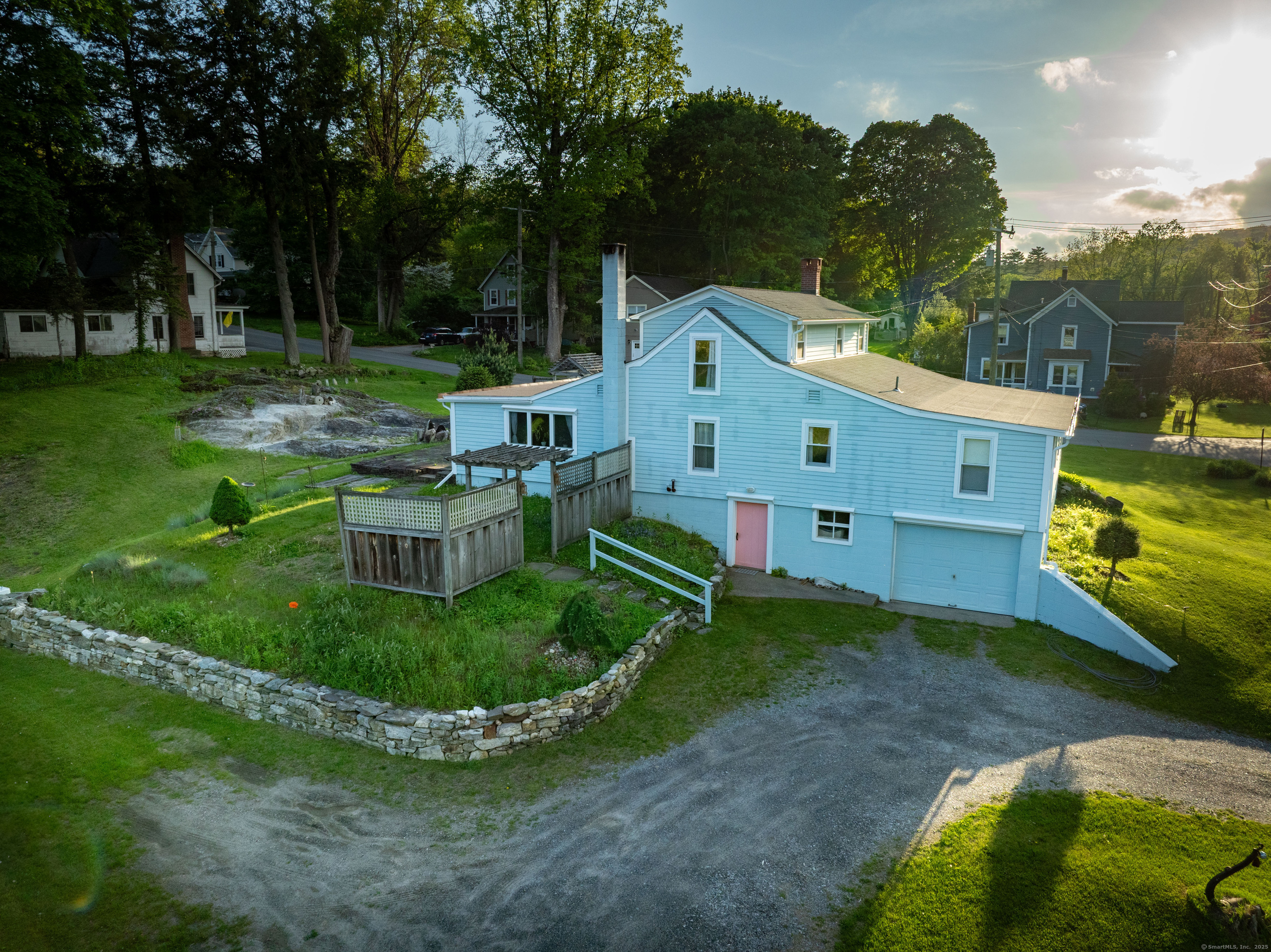 2 Perry Street Salisbury, CT 06039 - Photo 3 of 32