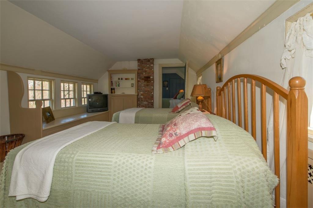 49 Meadow Cove Road Boothbay, ME 04544 - Photo 24 of 35 The second guest bedroom with window...