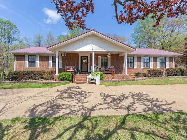 $465,000 | 249 Peace Chapel Road, Scotts Hill, TN 38374