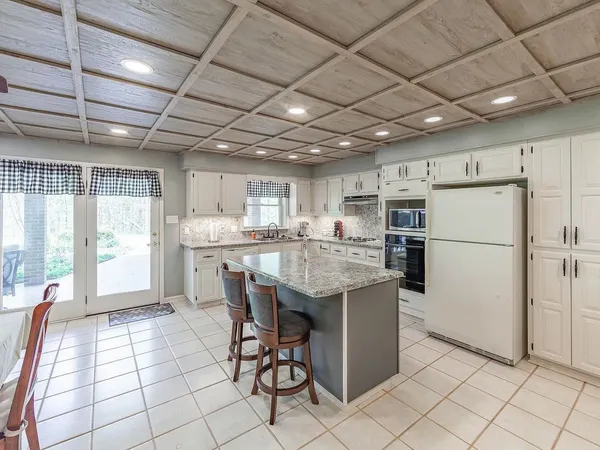 $465,000 | 249 Peace Chapel Road, Scotts Hill, TN 38374