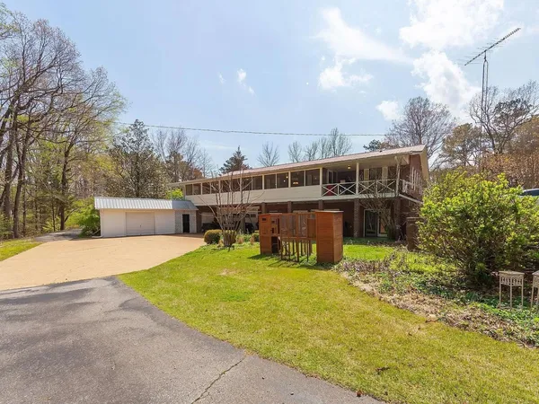 $465,000 | 249 Peace Chapel Road, Scotts Hill, TN 38374