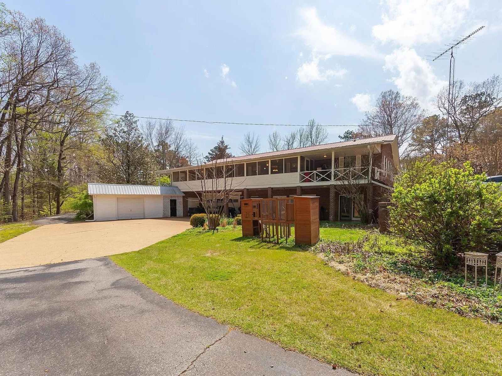 249 Peace Chapel Road Scotts Hill, TN 38374 - Photo 2 of 20