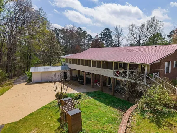 $465,000 | 249 Peace Chapel Road, Scotts Hill, TN 38374