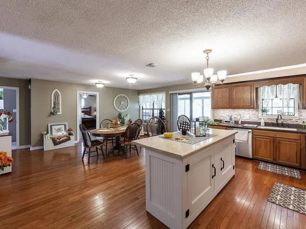 $465,000 | 249 Peace Chapel Road, Scotts Hill, TN 38374