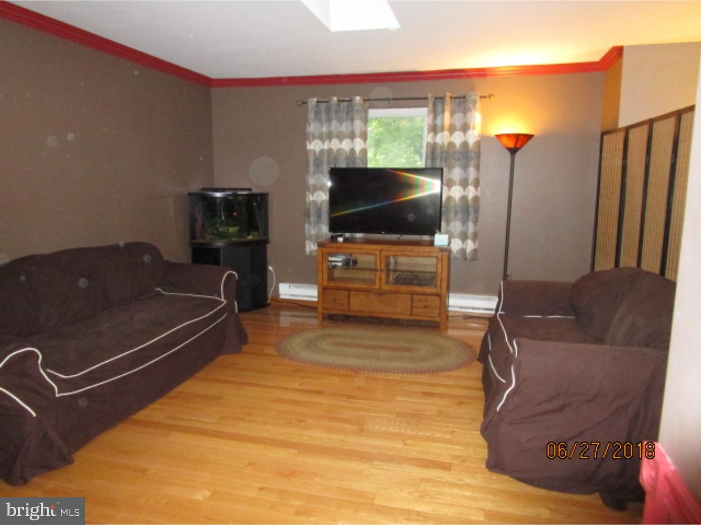 2000 Grant Road Quakertown, PA 18951 - Photo 4 of 20 Living Room