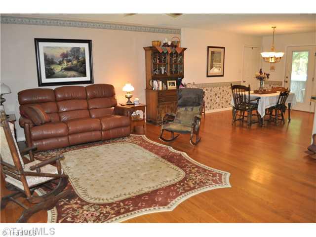 607 Silver Ridge Drive Lexington, NC 27292 - Photo 5 of 15 Living Room.
